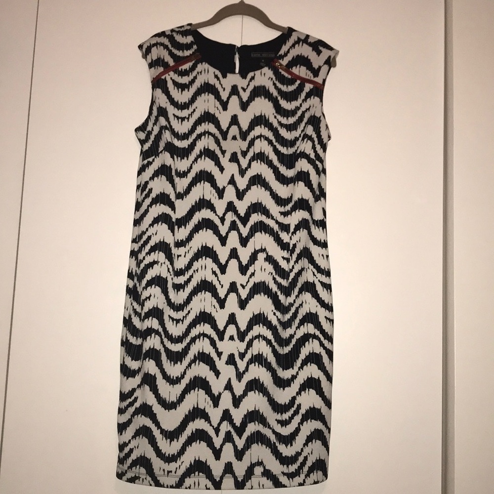 STRIPPED BLACKWHITE DRESS/RED ZIPPER DETAILS